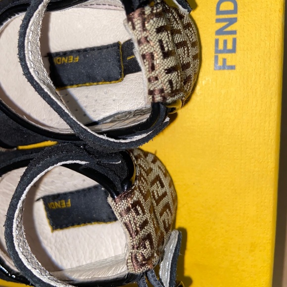 Fendi - Picture 2 of 5